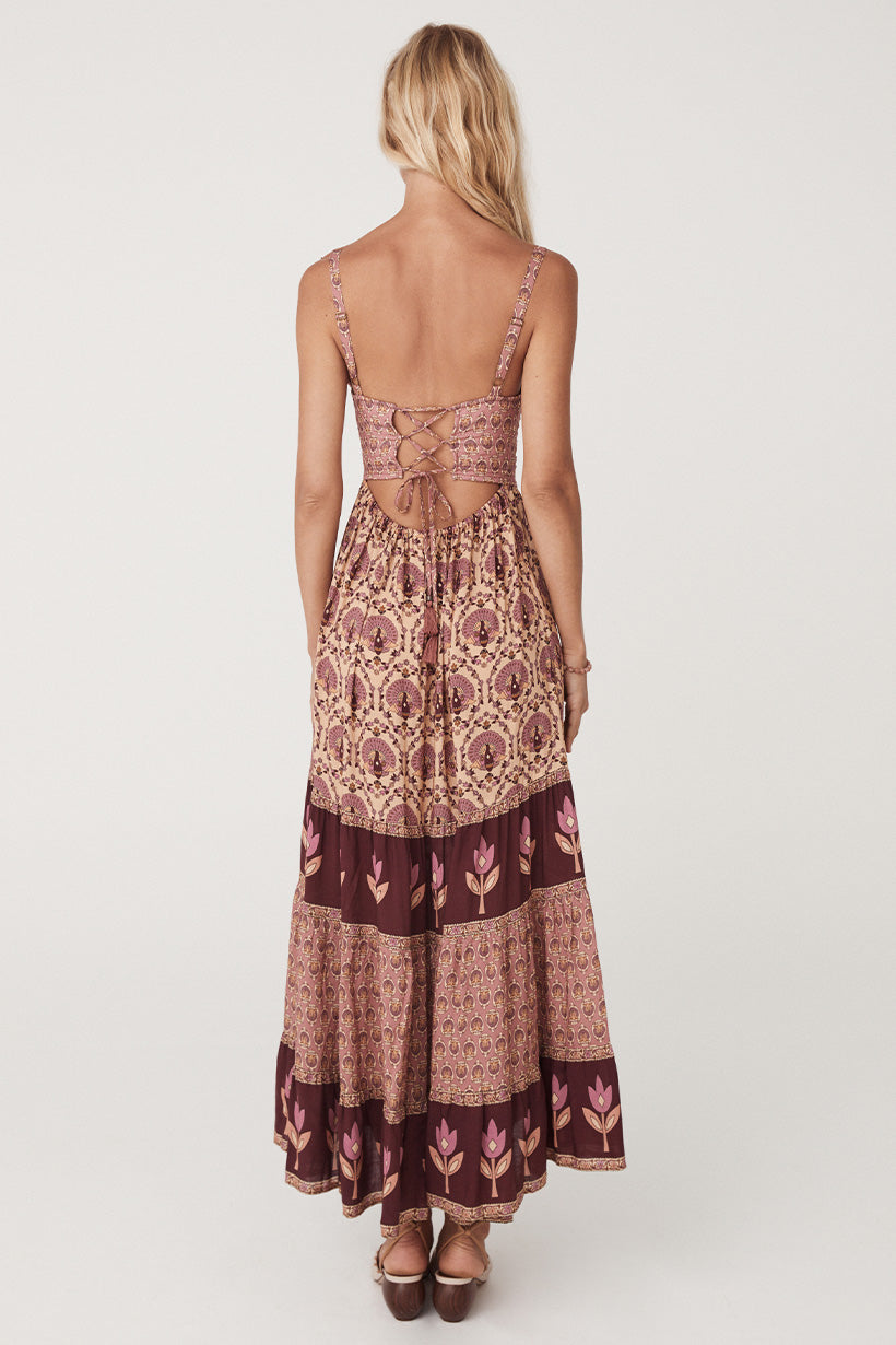 Château Quilted Strappy Maxi Dress 🛍️