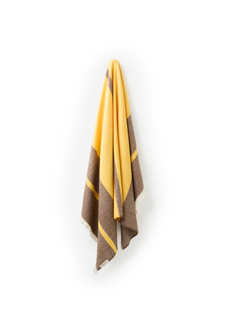 supporter-throw-in-brown-gold